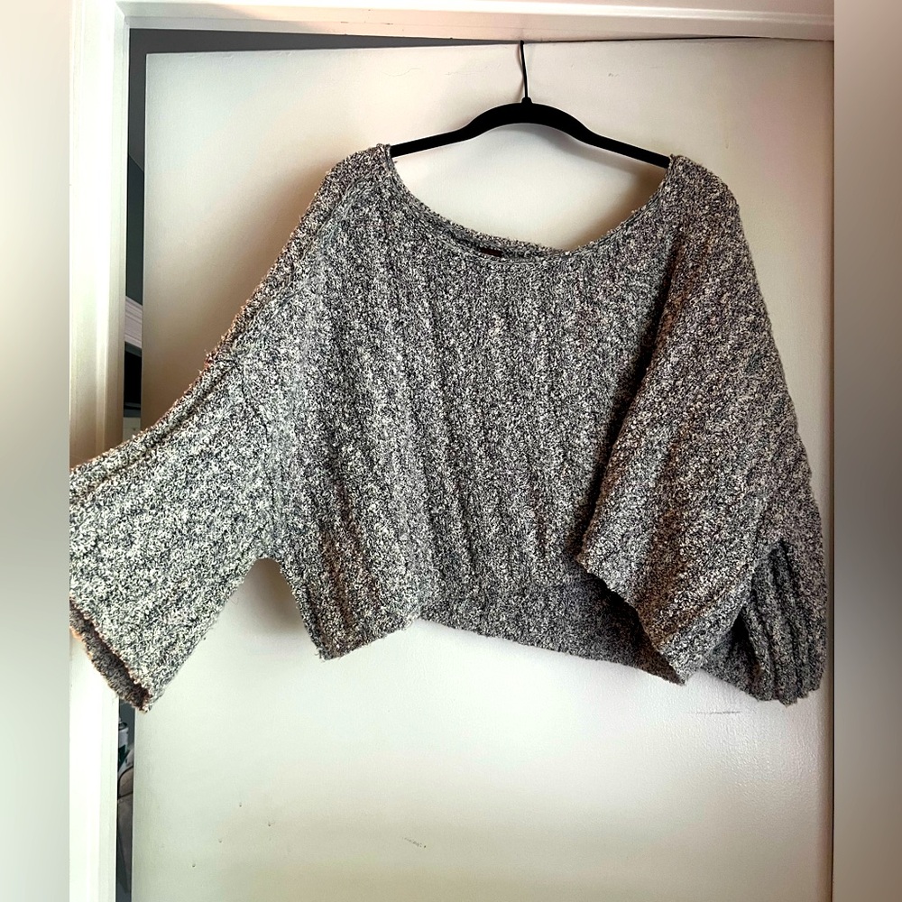 USED: WORE ONLY ONCE! Free People off the shoulder cropped sweater in Gray/white